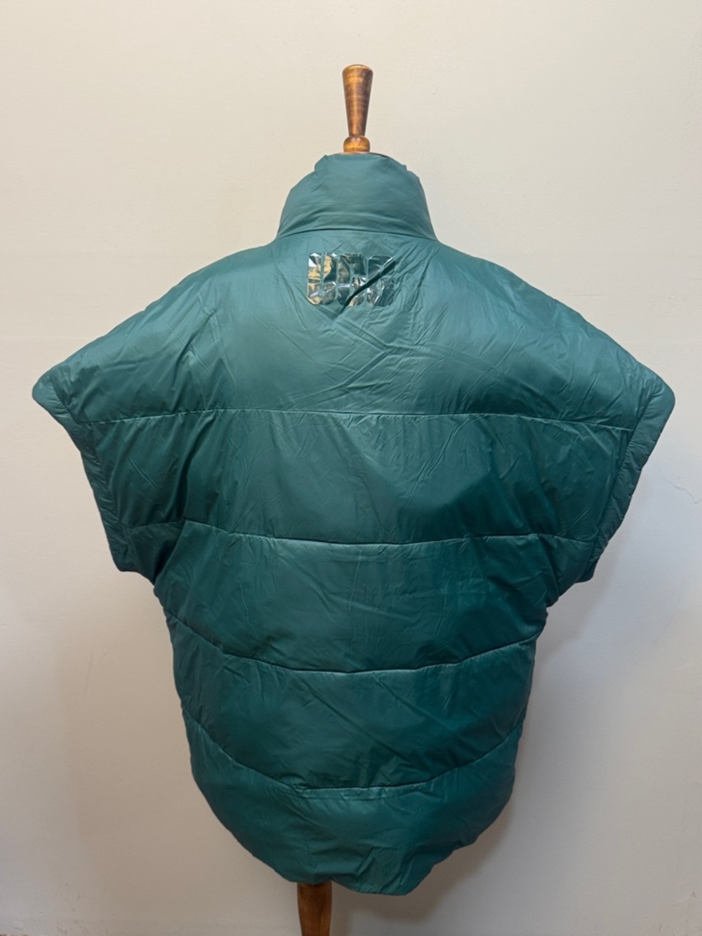 NWT UGG Sydnee reversible puffer vest women’s sz M, as is - Picture 13 of 15
